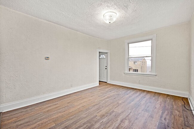 Building Photo - Stunning 2 bedroom home in Port Vue available August 1!