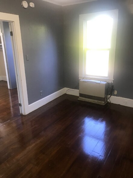 Building Photo - 73 Mill St