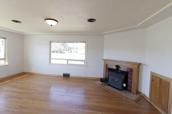 Building Photo - Charming 2 Bed / 1 Bath Home in Redmond!