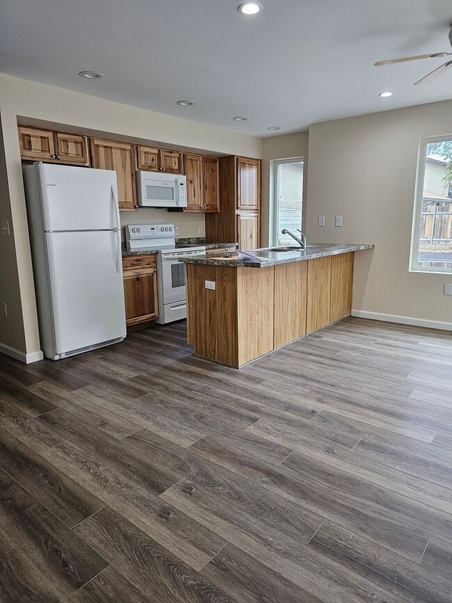 Building Photo - Beautiful New Construction Duplex in Carso...