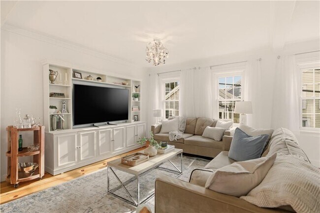 Building Photo - 38 Pope St