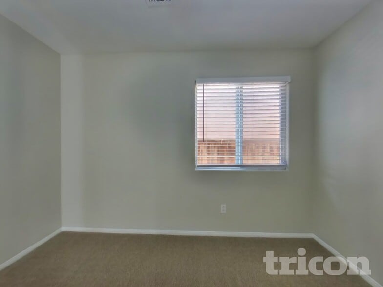 Building Photo - 9379 Dragon Tree Dr