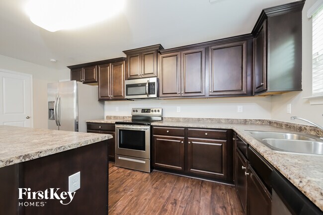 Building Photo - 307 Sawyer Ln