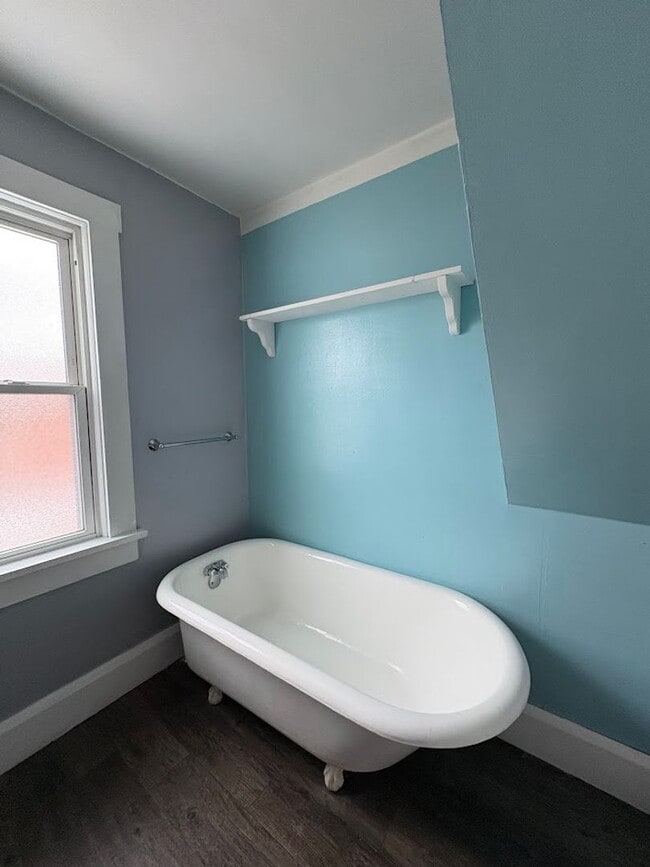 Building Photo - Large 3 bedroom home for rent - Massillon