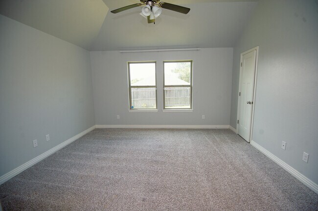 Building Photo - 4405 W Country Club Dr