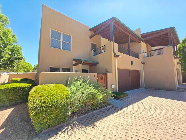 Building Photo - 300 Camino De Los Marquez