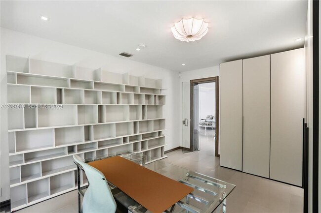 Building Photo - 9301 N Bayshore Dr