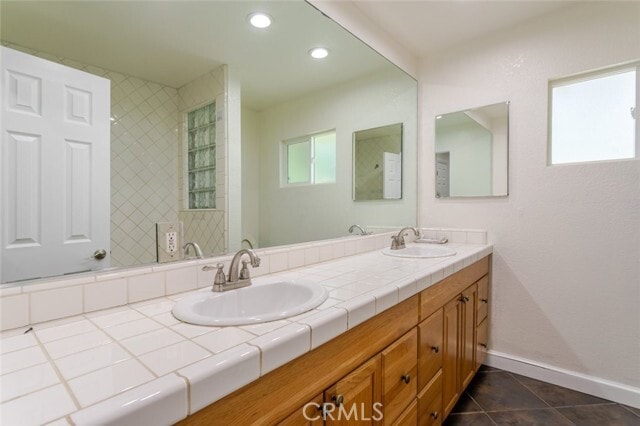 Building Photo - 5888 Oak Knolls Rd