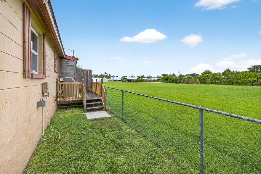 Building Photo - 2146 Ranchita Trail