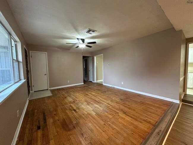 Building Photo - 4408 Cunningham Dr