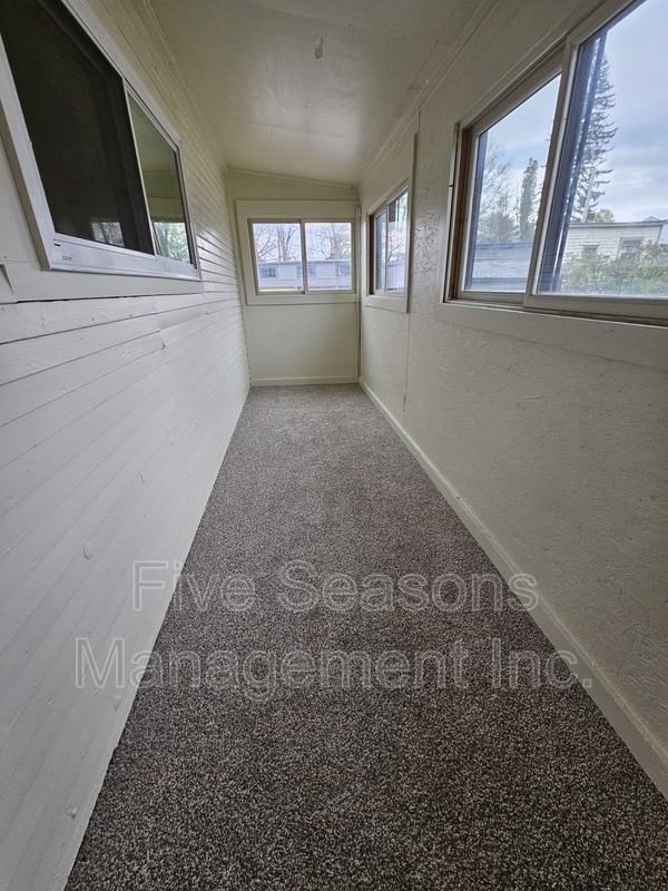 Building Photo - 32 Intervale Ave