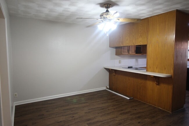 Building Photo - 1424 E Houston St