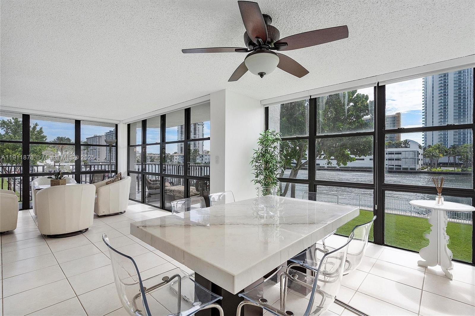 Building Photo - 1000 Parkview Dr