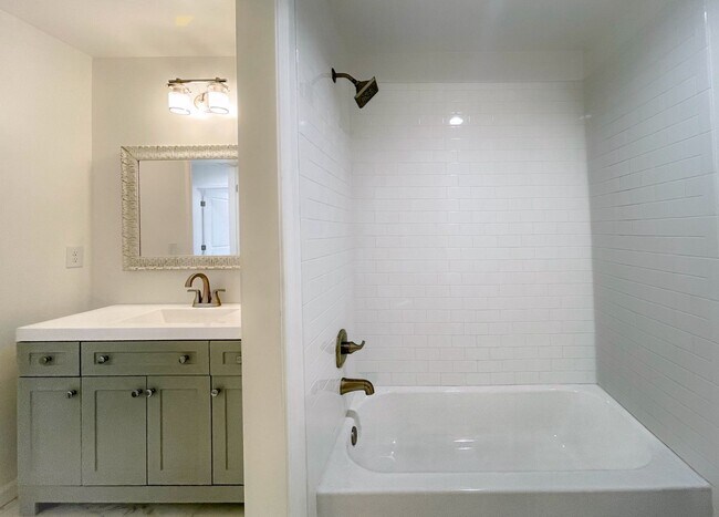 Building Photo - Newer Construction Farmhouse Style Home!