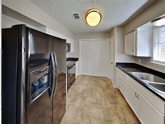 Building Photo - 20211 Cottonglade Ln