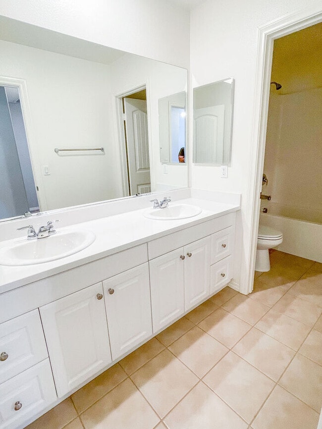Building Photo - Beautiful 2 Story 4 Bedroom Home in Great ...
