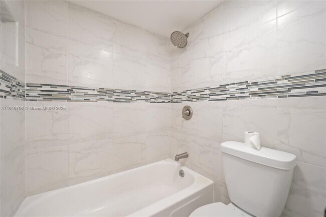 Building Photo - 2901 S Bayshore Dr