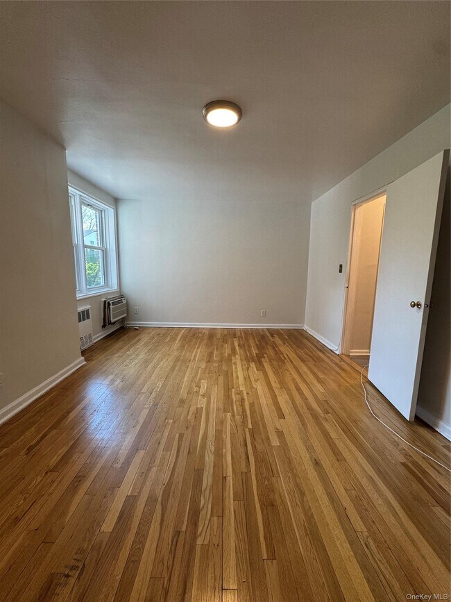 Building Photo - 700 Scarsdale Ave