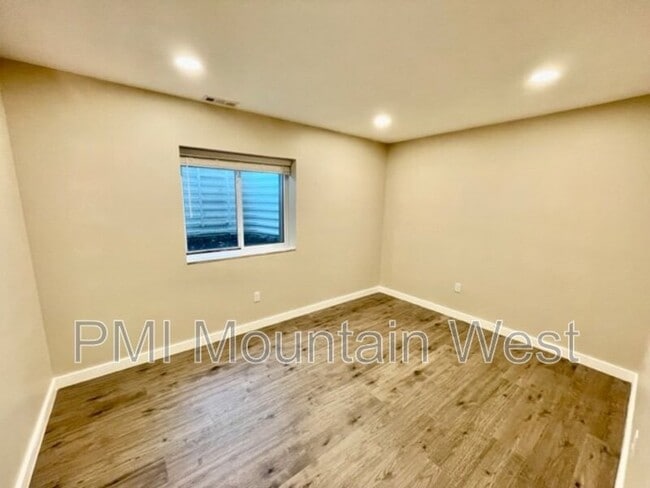 Building Photo - 762 Lacey Way
