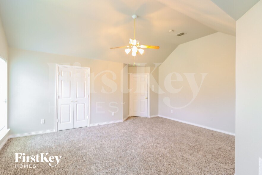 Building Photo - 2204 Reedway Ct