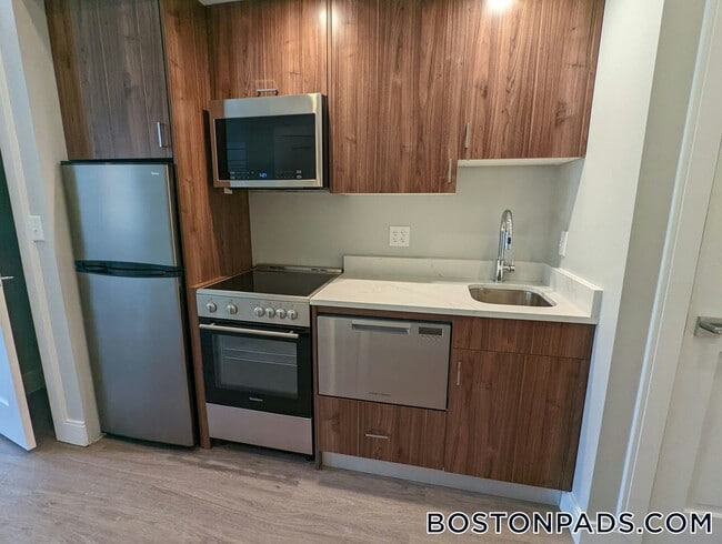 Building Photo - 517 Main St