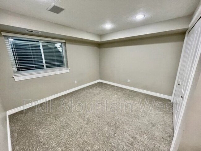 Building Photo - 499 N 200 W