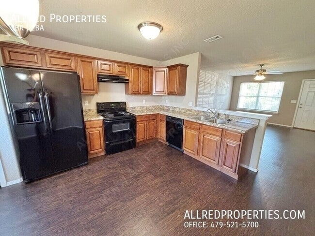 Building Photo - HOLIDAY MOVE IN SPECIAL!! Single Family Ho...