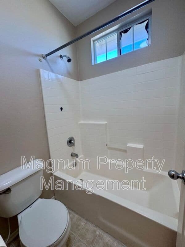 Building Photo - 33021 Adelante St