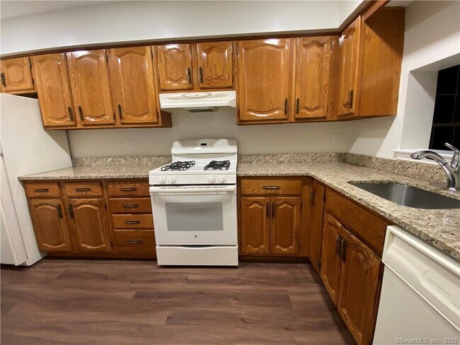 Building Photo - 15 Janet Cir