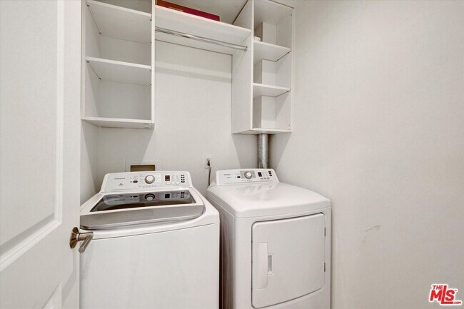 Building Photo - 5400 W 82nd St