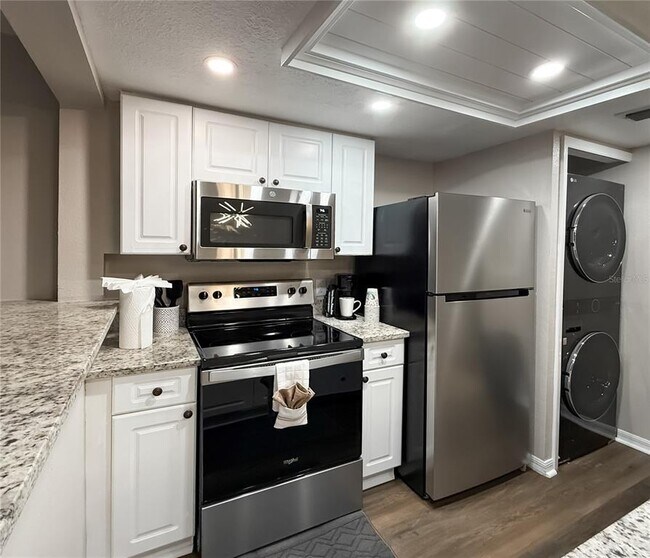 Building Photo - 223 Coco Plum Dr