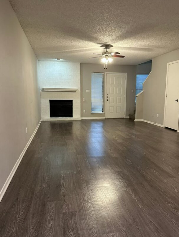 Building Photo - 218 S Las Vegas Trail