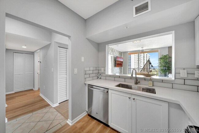 Building Photo - 3020 NE 32nd Ave