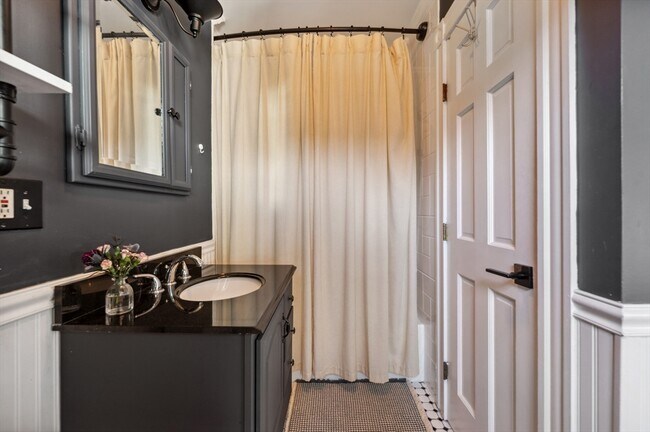 Building Photo - 93 Pearl St