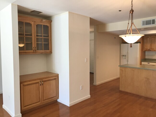Building Photo - Spacious Condo in a Desirable Private Community