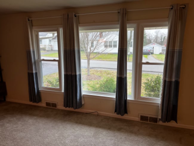 Building Photo - 207 Sunnyhill Dr