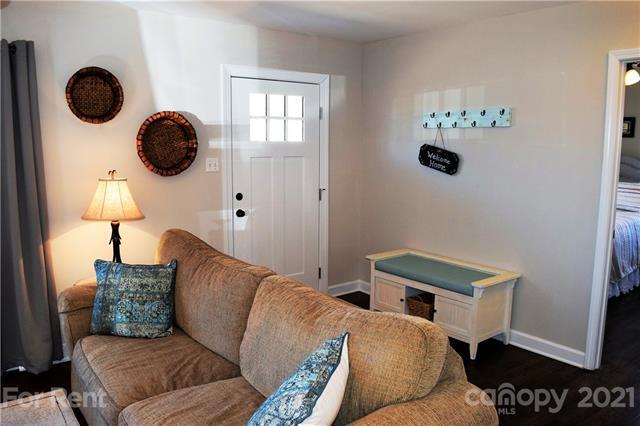 Building Photo - 201 Gamble St