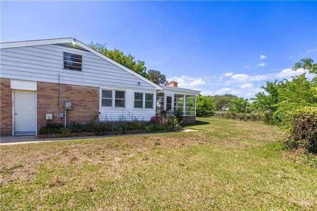 Building Photo - 414 Shoreline Dr