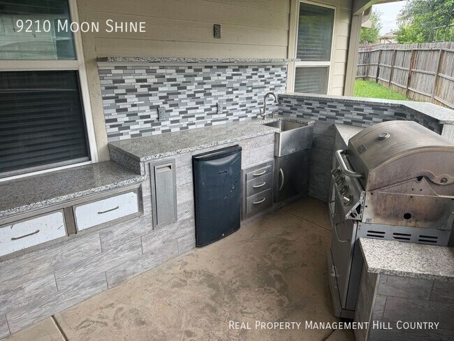 Building Photo - 9210 Moon Shine