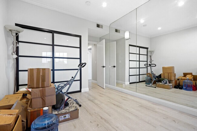 Building Photo - 10627 Ashton Ave