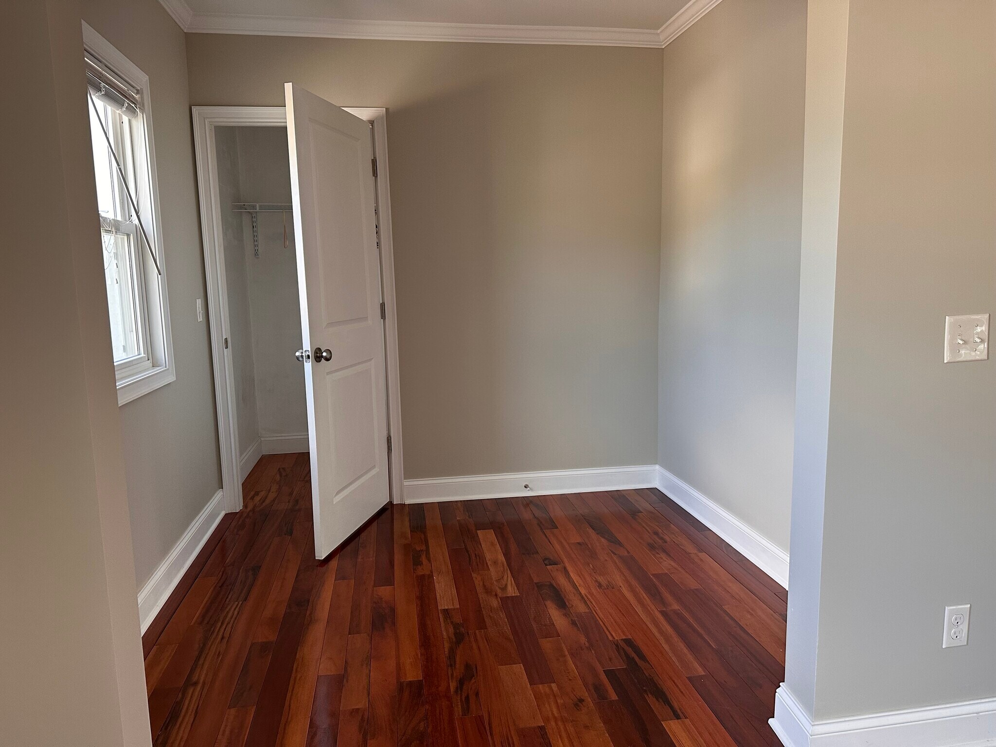 Building Photo - 19 Peacock St