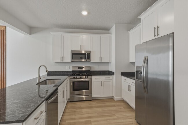 Building Photo - Herriman Town Home