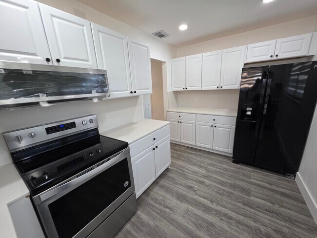 Building Photo - 718 Whippoorwill Ln