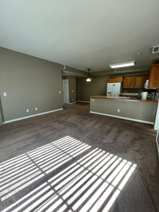 Building Photo - Charming Main Floor Condo in Water Valley