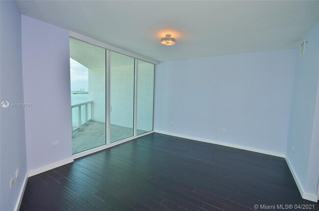 Building Photo - 480 NE 30th St