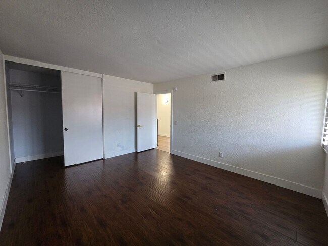 Building Photo - Hawarden Hills Home