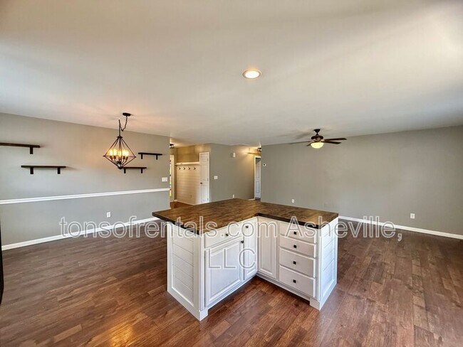 Building Photo - 210 Mud Creek Rd