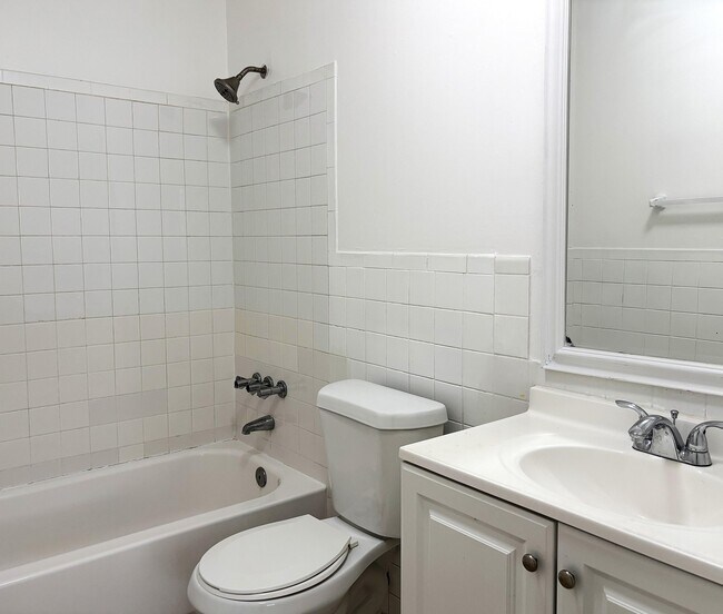 Building Photo - 491 NW 42nd Ave