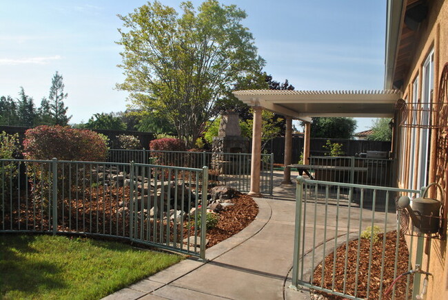 Building Photo - Gorgeous 4 Bedroom Home in the Stonebriar ...