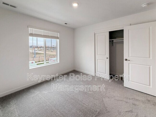 Building Photo - 4100 W Cirrus Ln